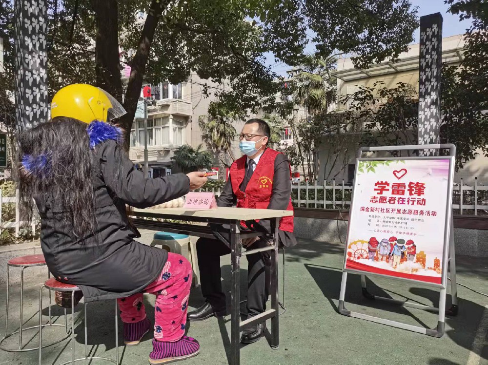 赞！泛华人身上看得见的“雷锋精神”
